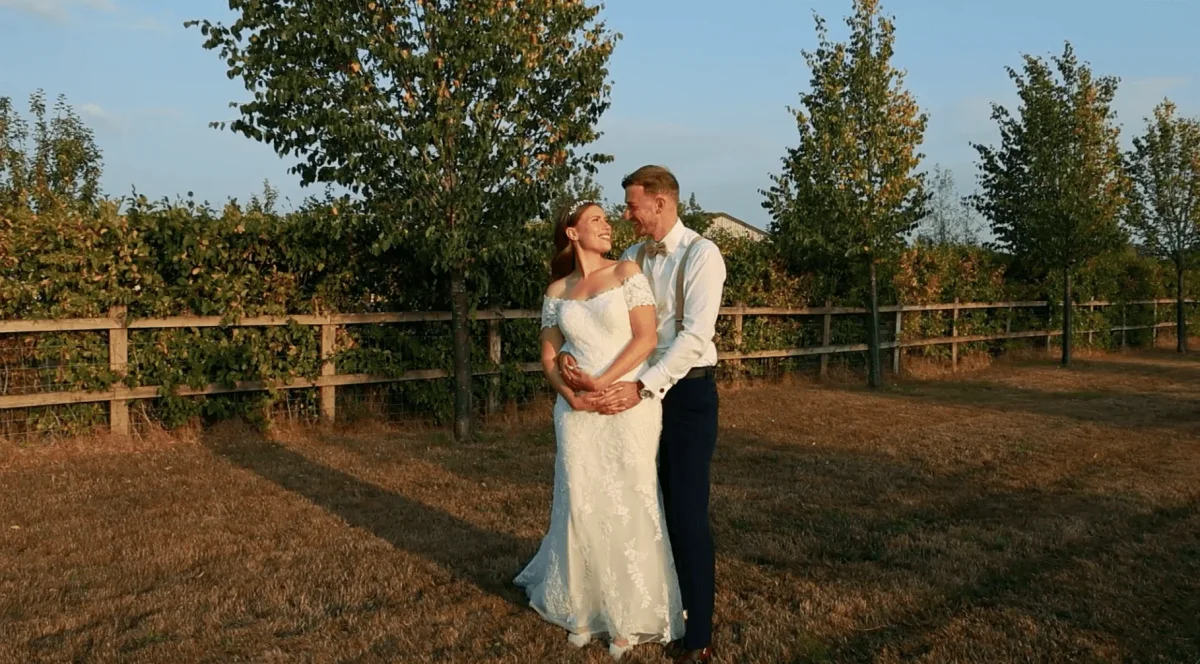 A Relaxed Cider Mill Barns, Summer Wedding